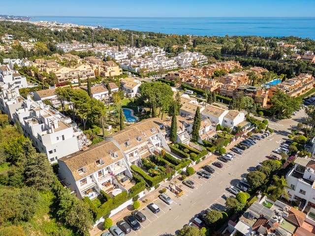 3 soverom Hus til salgs i Marbella med svømmebasseng - € 945 000 (Ref: 9941979)