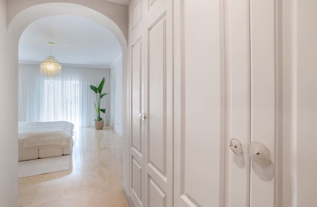 3 quarto Apartamento para venda em Marbella com piscina garagem - 995 000 € (Ref: 9941982)