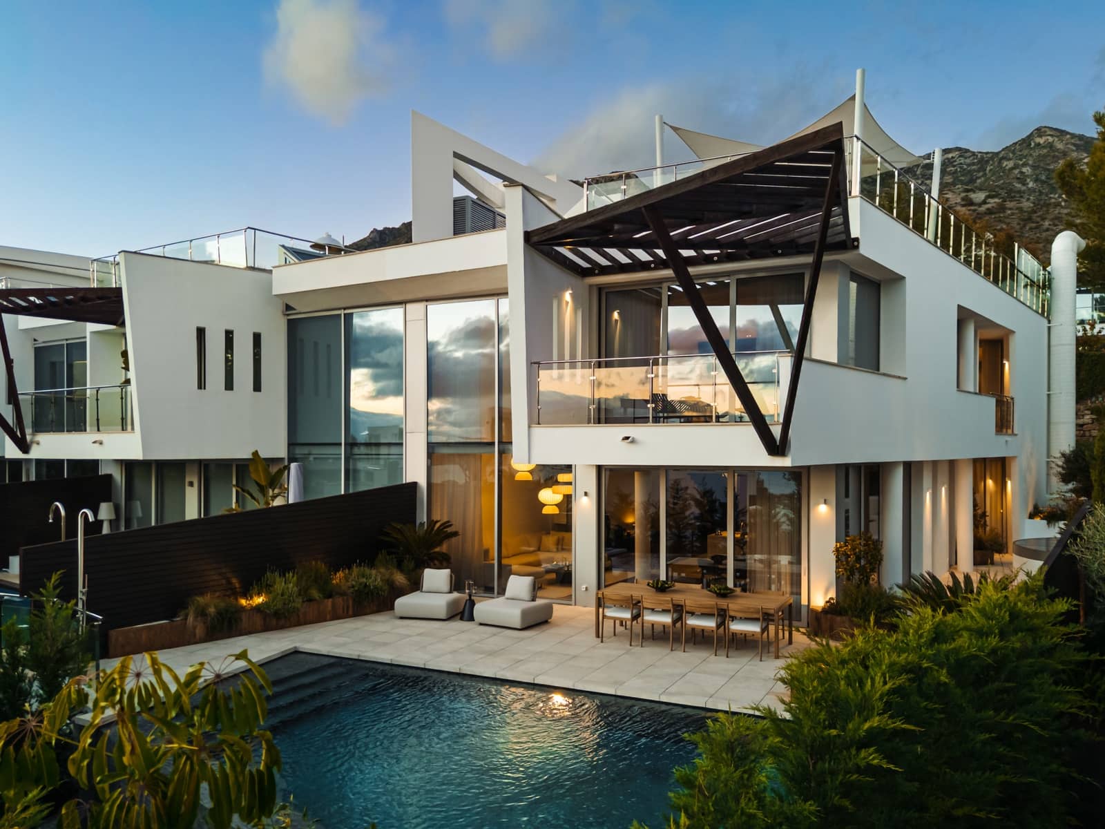 4 soverom Kjedet enebolig til salgs i Marbella med svømmebasseng garasje - € 3 950 000 (Ref: 9941983)