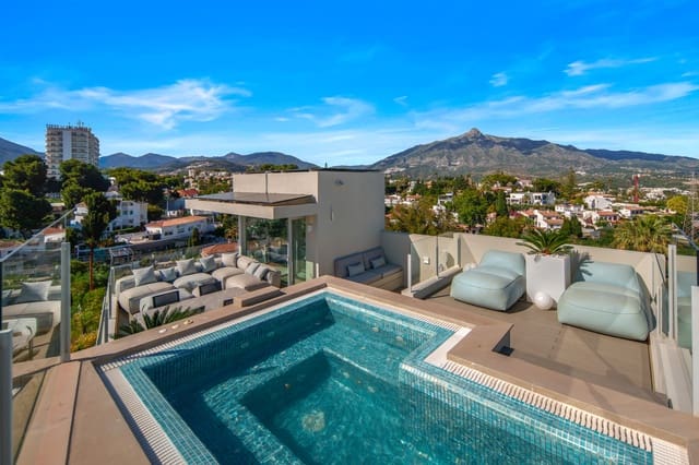 4 soveværelse Villa til salg i Nueva Andalucia, Marbella med swimmingpool garage - € 2.775.000 (Ref: 9941984)