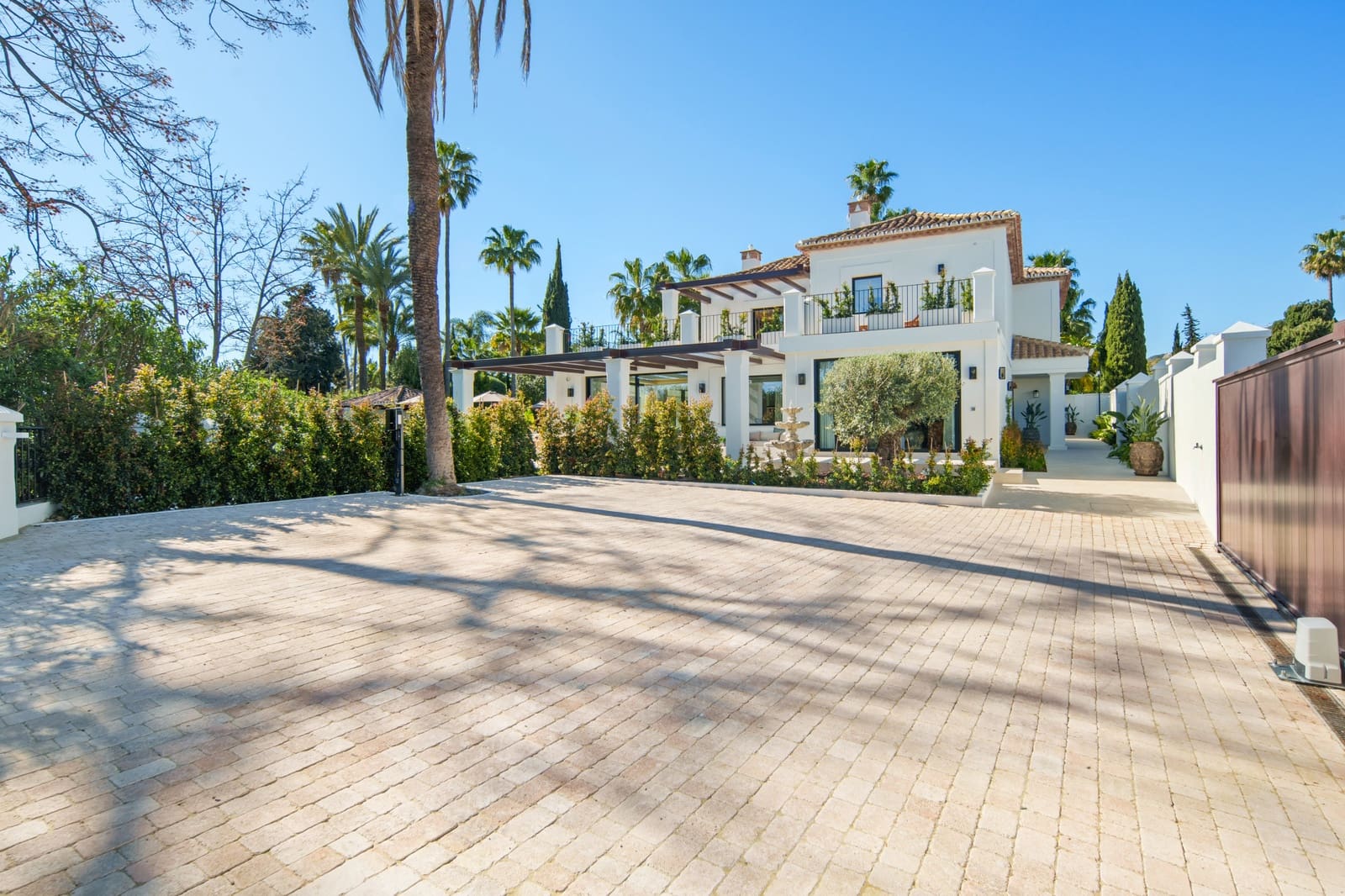 5 quarto Moradia para venda em Nueva Andalucia com piscina garagem - 5 995 000 € (Ref: 9947453)