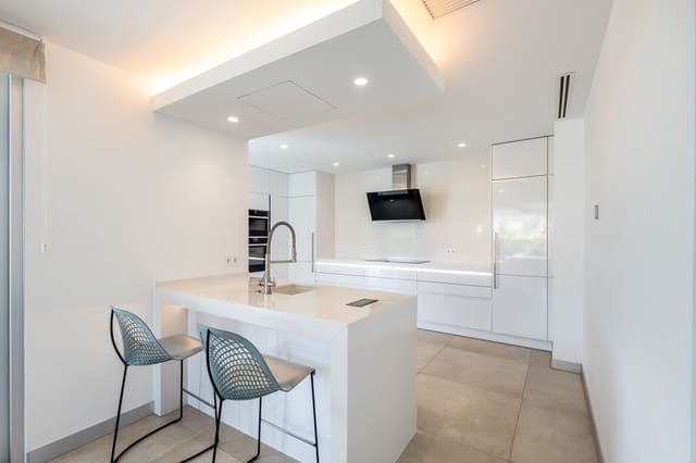 Chalet de 5 habitaciones en Estepona en venta con piscina garaje - 2.395.000 € (Ref: 9953892)