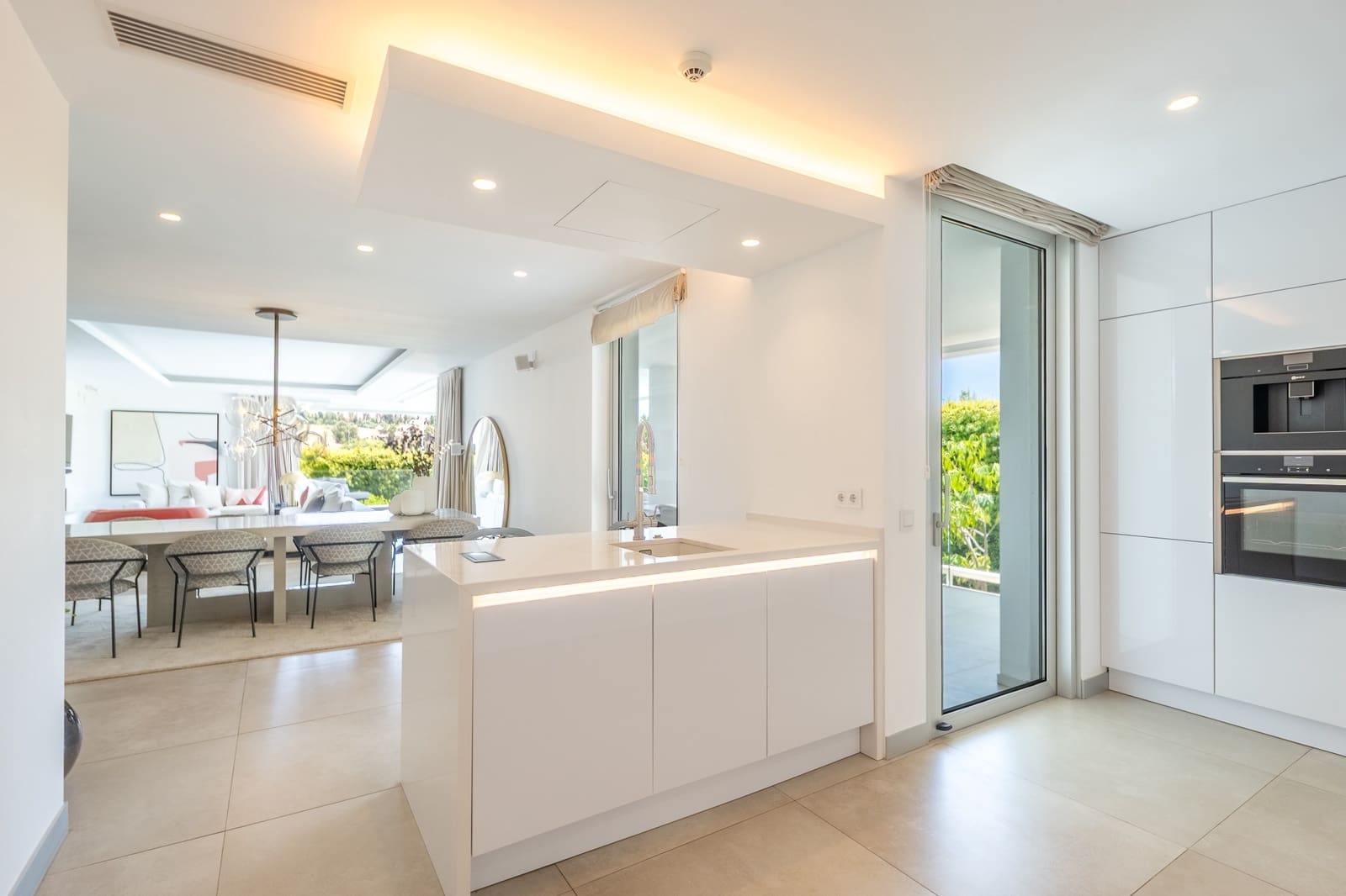 5 Zimmer Villa zu verkaufen in Estepona mit Pool Garage - 2.395.000 € (Ref: 9953892)