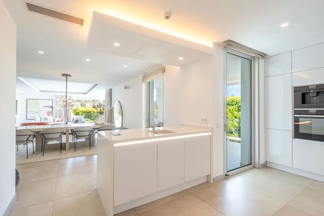 Chalet de 5 habitaciones en Estepona en venta con piscina garaje - 2.395.000 € (Ref: 9953892)