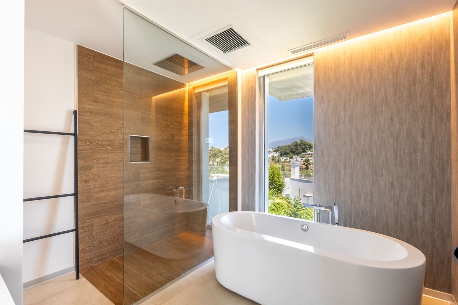 5 Zimmer Villa zu verkaufen in Estepona mit Pool Garage - 2.395.000 € (Ref: 9953892)