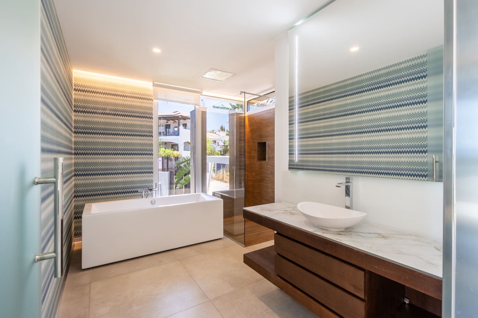 5 Zimmer Villa zu verkaufen in Estepona mit Pool Garage - 2.395.000 € (Ref: 9953892)