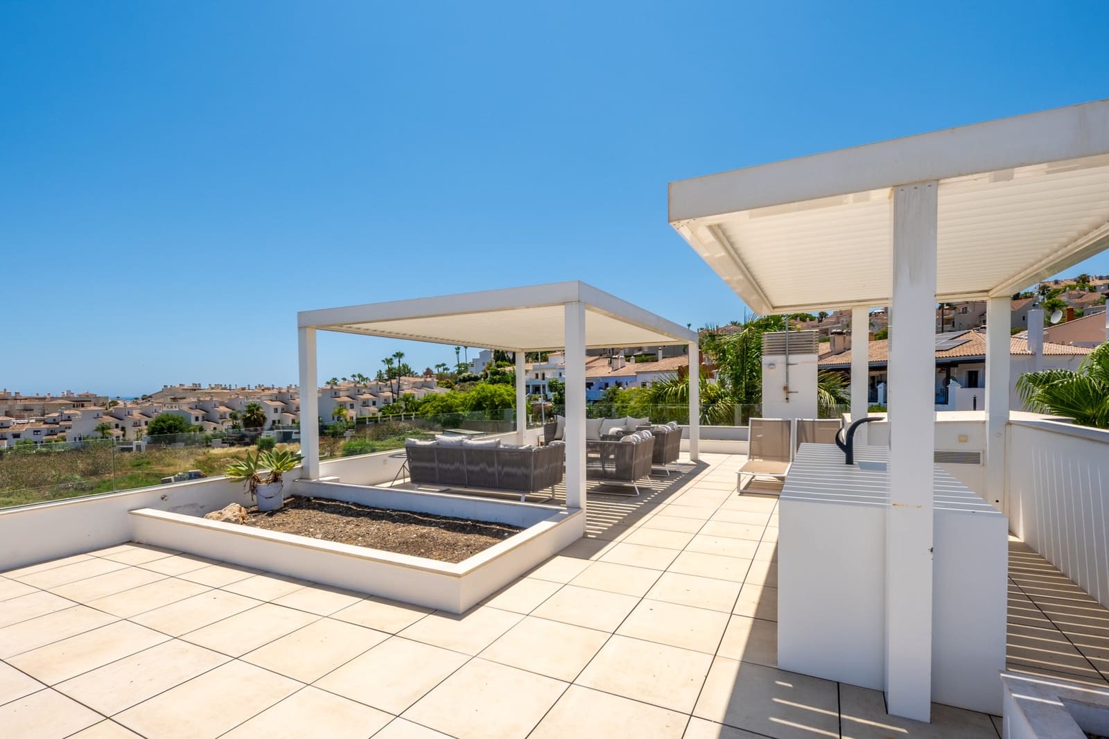 5 Zimmer Villa zu verkaufen in Estepona mit Pool Garage - 2.395.000 € (Ref: 9953892)