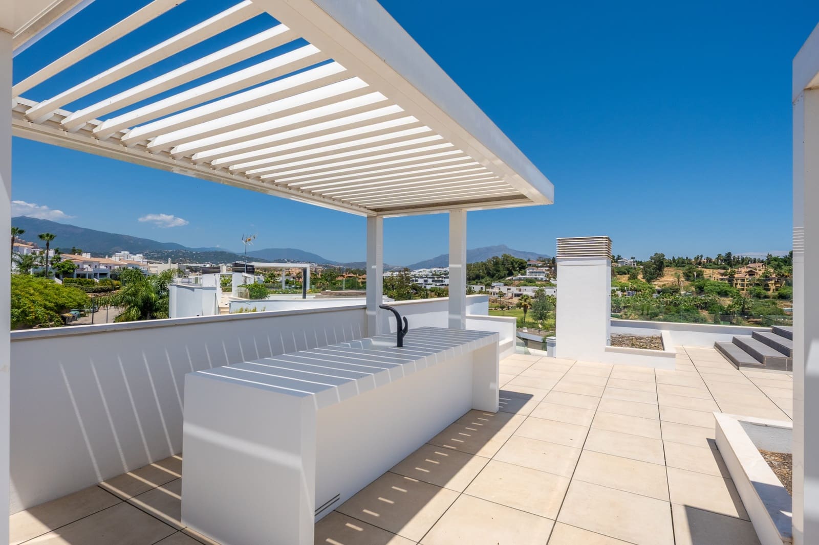 5 Zimmer Villa zu verkaufen in Estepona mit Pool Garage - 2.395.000 € (Ref: 9953892)