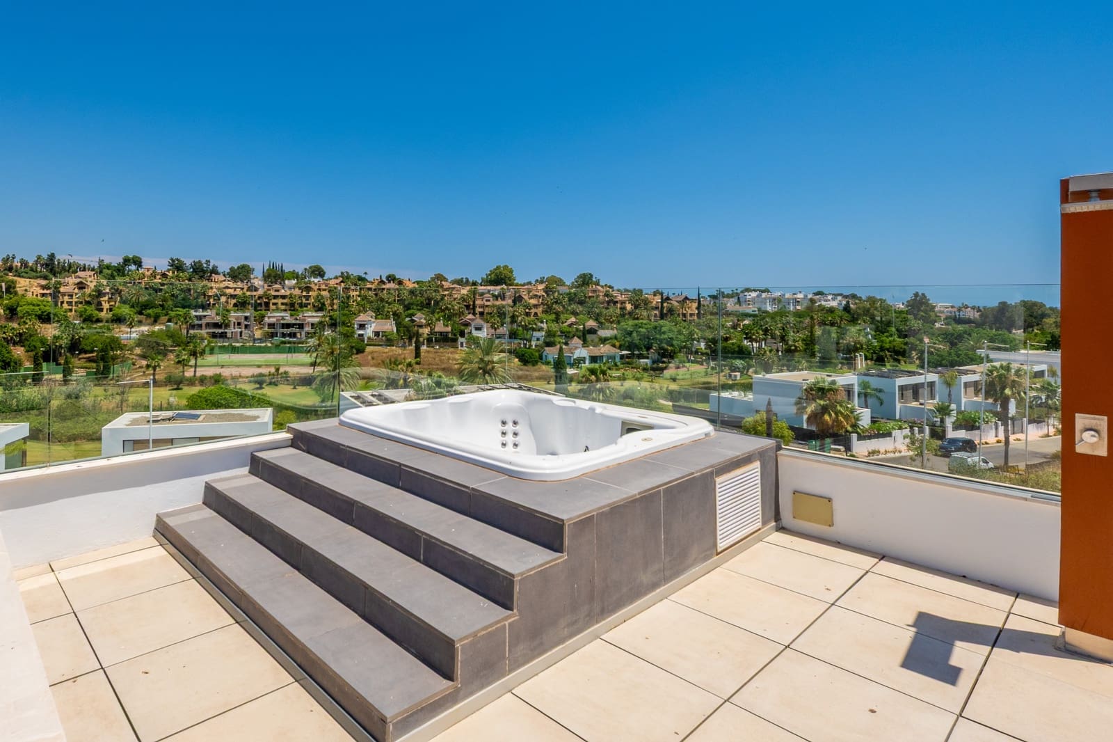 5 Zimmer Villa zu verkaufen in Estepona mit Pool Garage - 2.395.000 € (Ref: 9953892)