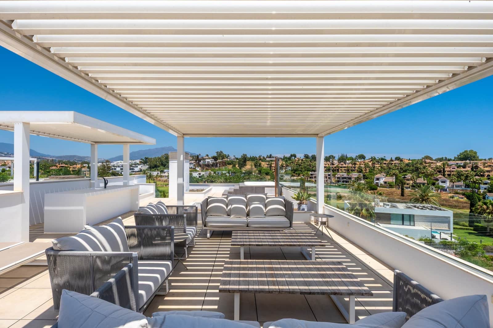 5 Zimmer Villa zu verkaufen in Estepona mit Pool Garage - 2.395.000 € (Ref: 9953892)