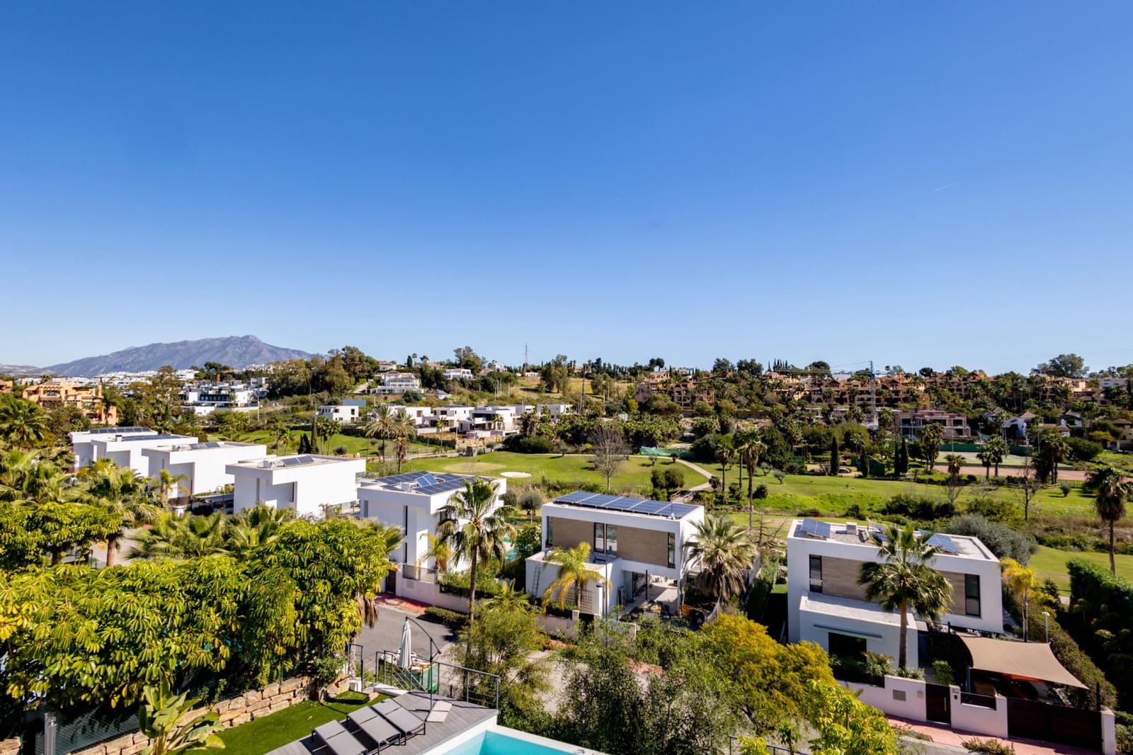 5 Zimmer Villa zu verkaufen in Estepona mit Pool Garage - 2.395.000 € (Ref: 9953892)