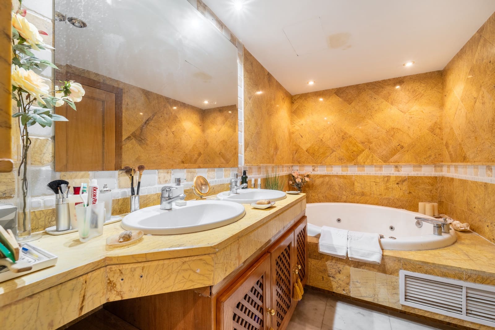 3 soveværelse Byhus til salg i Marbella med swimmingpool garage - € 1.650.000 (Ref: 9957612)