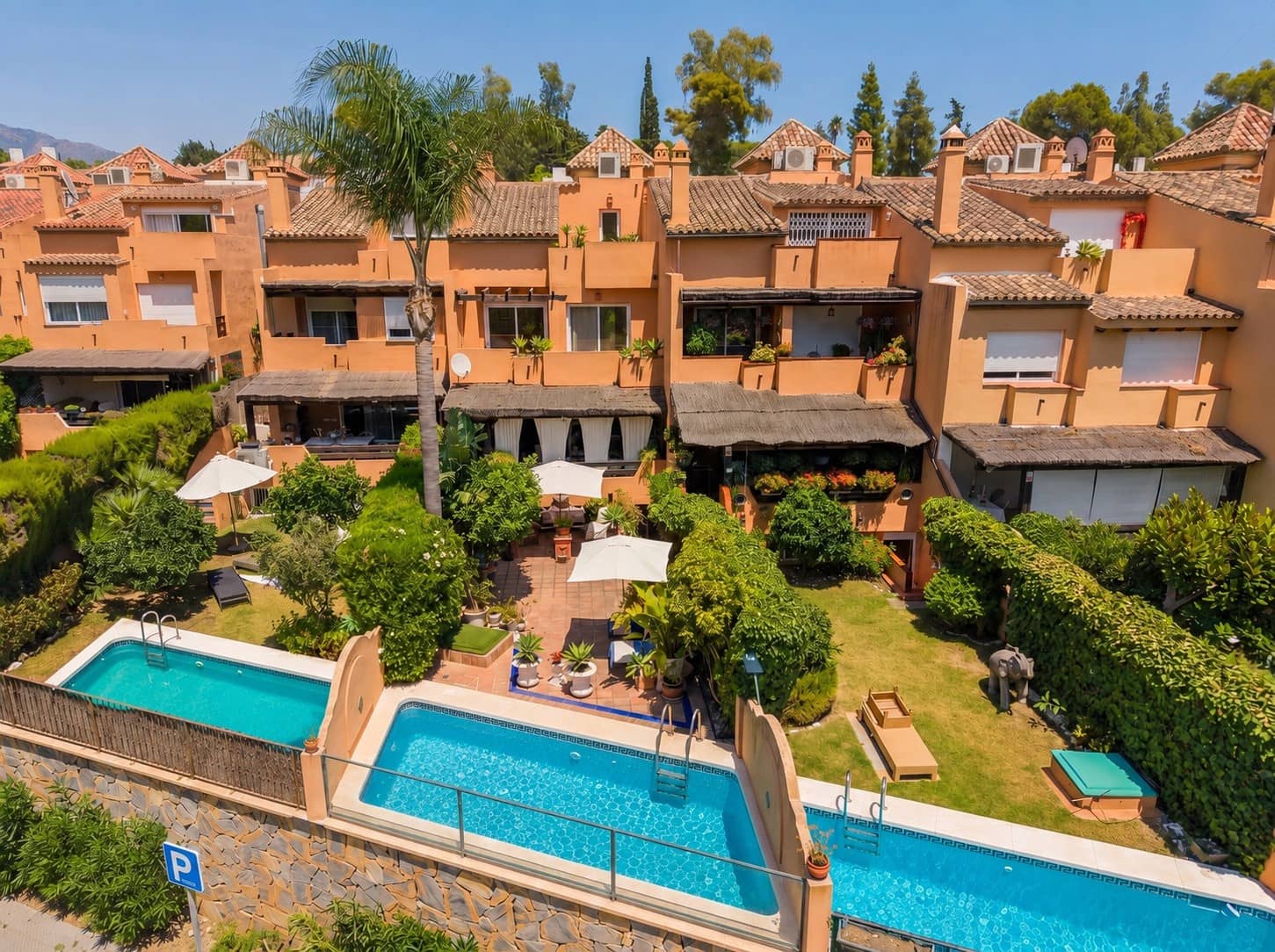3 soveværelse Byhus til salg i Marbella med swimmingpool garage - € 1.650.000 (Ref: 9957612)