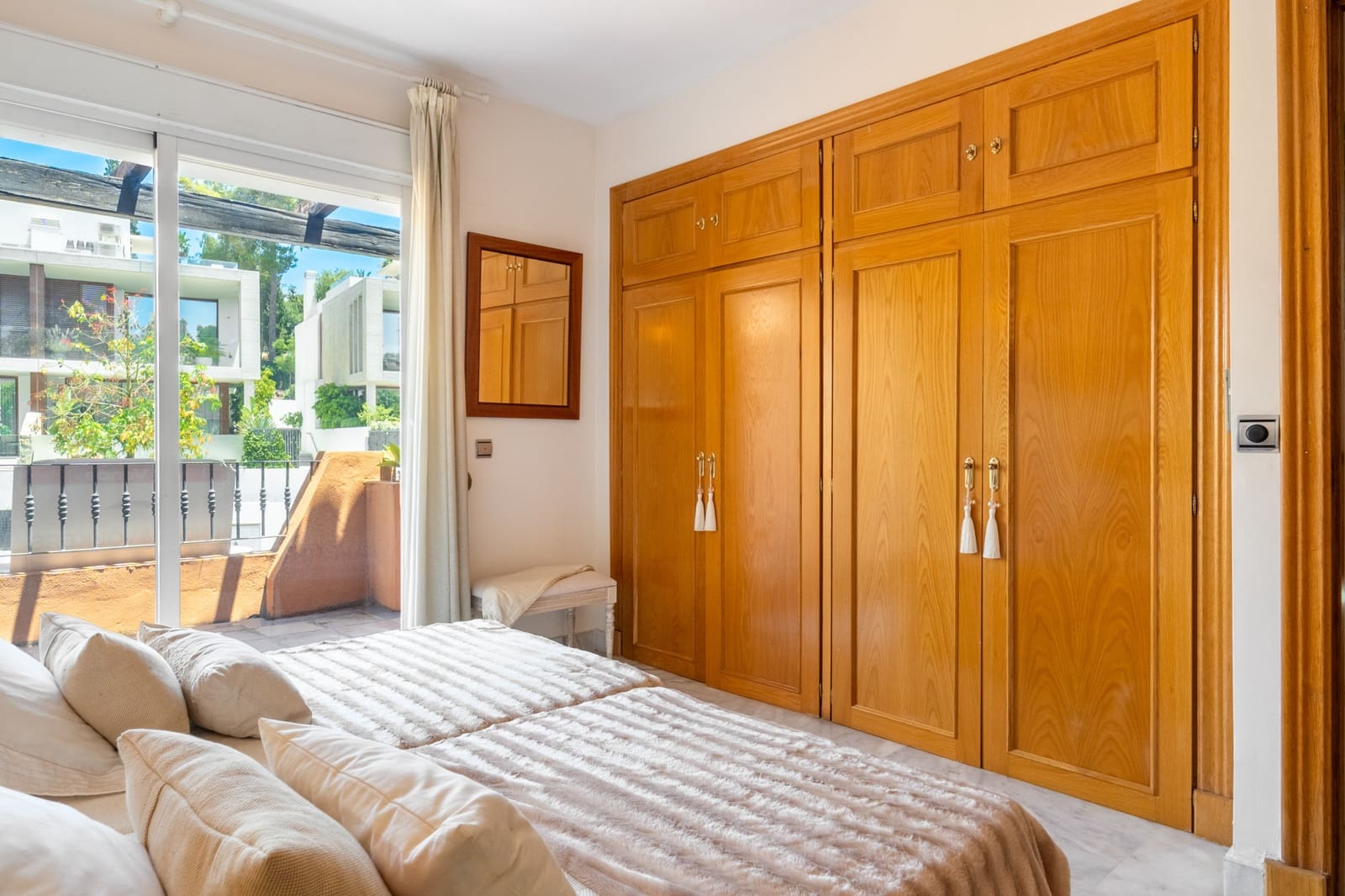 3 soveværelse Byhus til salg i Marbella med swimmingpool garage - € 1.650.000 (Ref: 9957612)