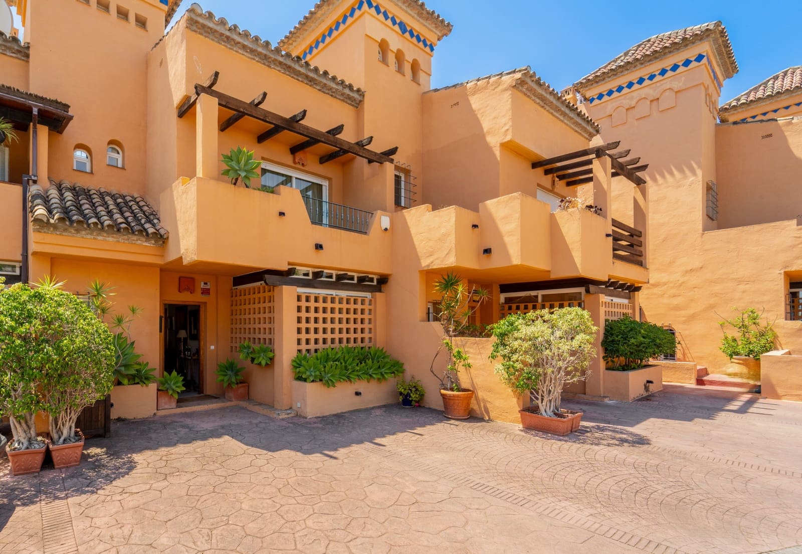 3 soveværelse Byhus til salg i Marbella med swimmingpool garage - € 1.650.000 (Ref: 9957612)