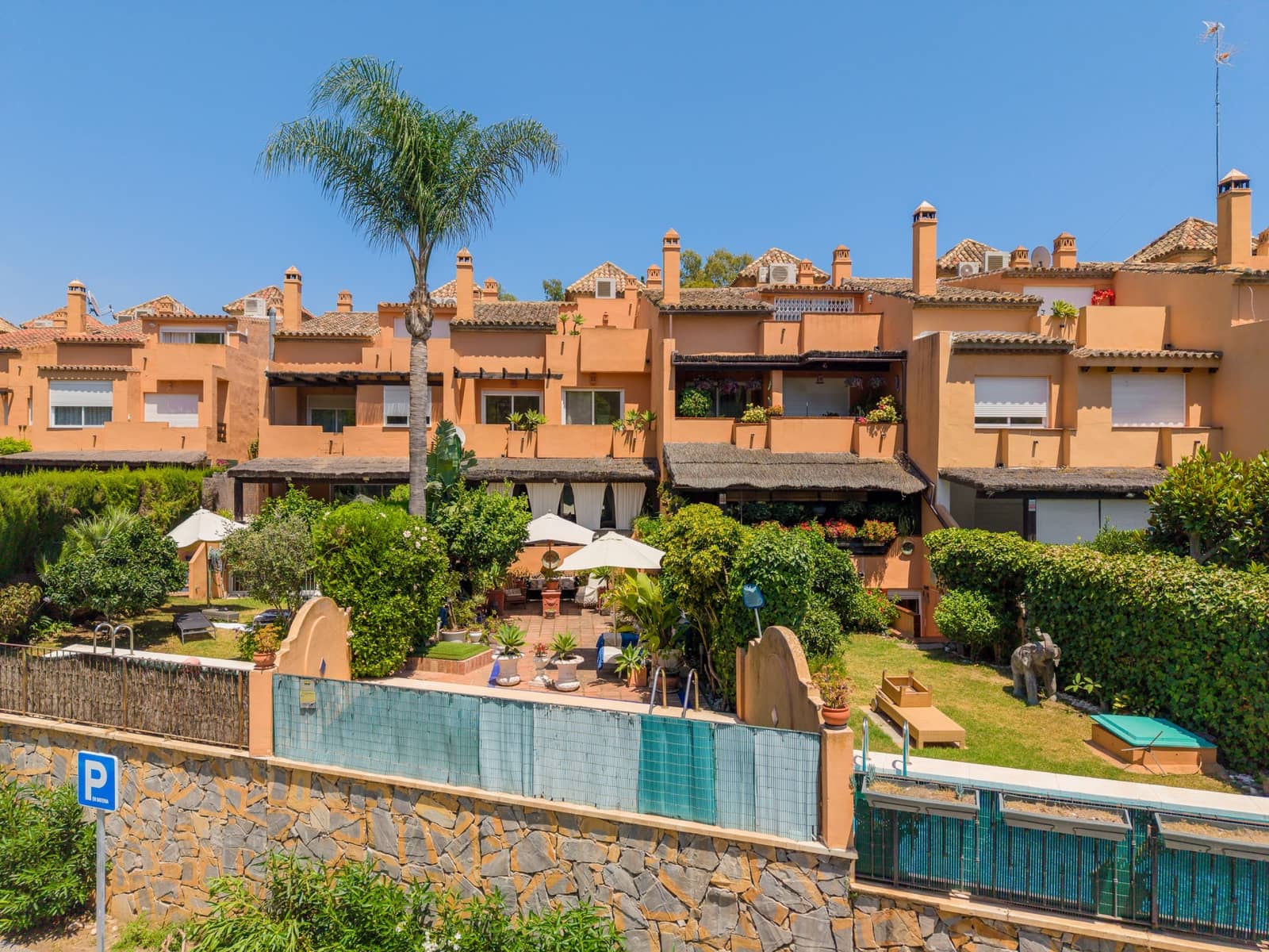 3 soveværelse Byhus til salg i Marbella med swimmingpool garage - € 1.650.000 (Ref: 9957612)