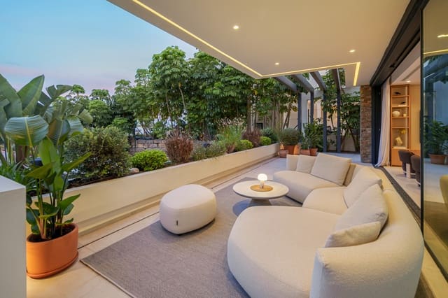 5 bedroom Villa for sale in El Paraiso, Estepona with pool garage - € 2,750,000 (Ref: 9957613)