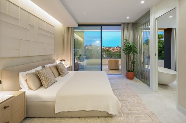 5 bedroom Villa for sale in El Paraiso, Estepona with pool garage - € 2,750,000 (Ref: 9957613)