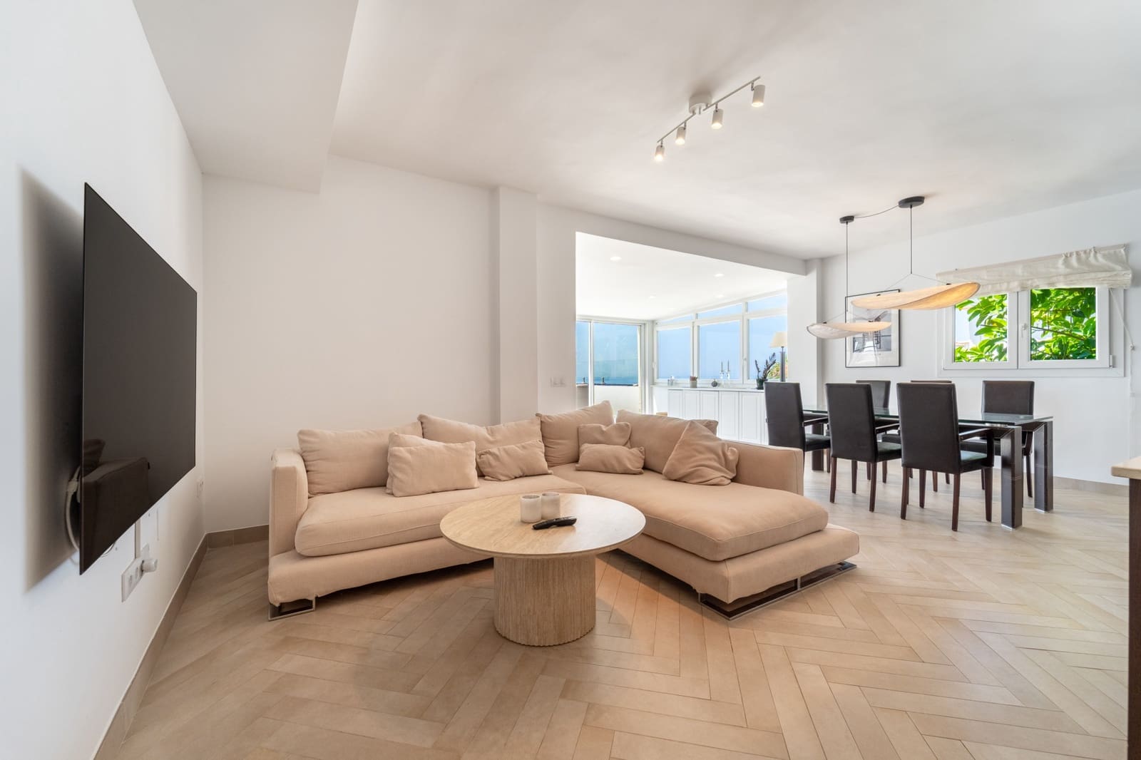 3 sypialnia Apartament do wynajęcia w El Chaparral z basenem - 3 000 € (Ref: 9958397)
