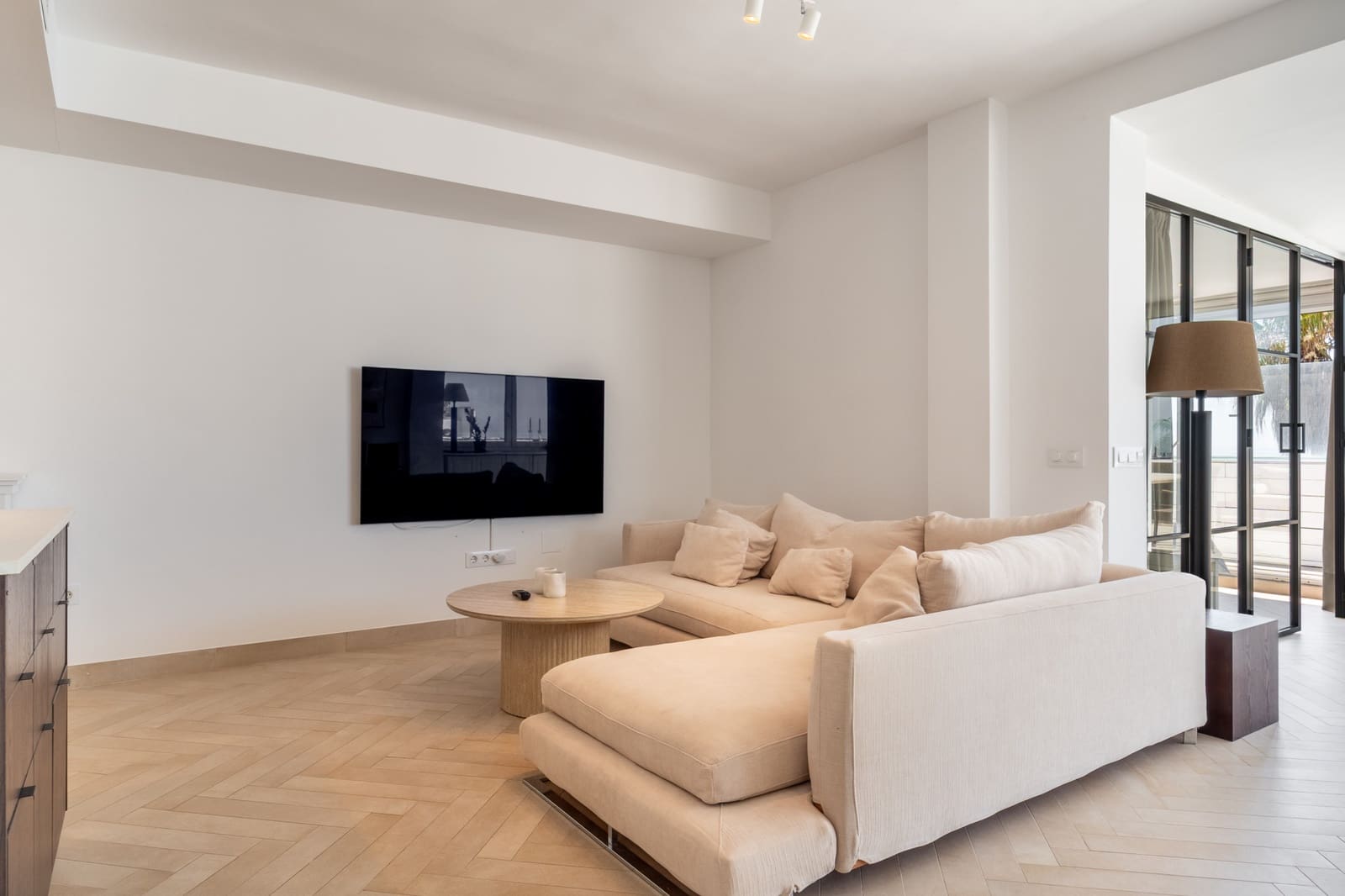 3 sypialnia Apartament do wynajęcia w El Chaparral z basenem - 3 000 € (Ref: 9958397)