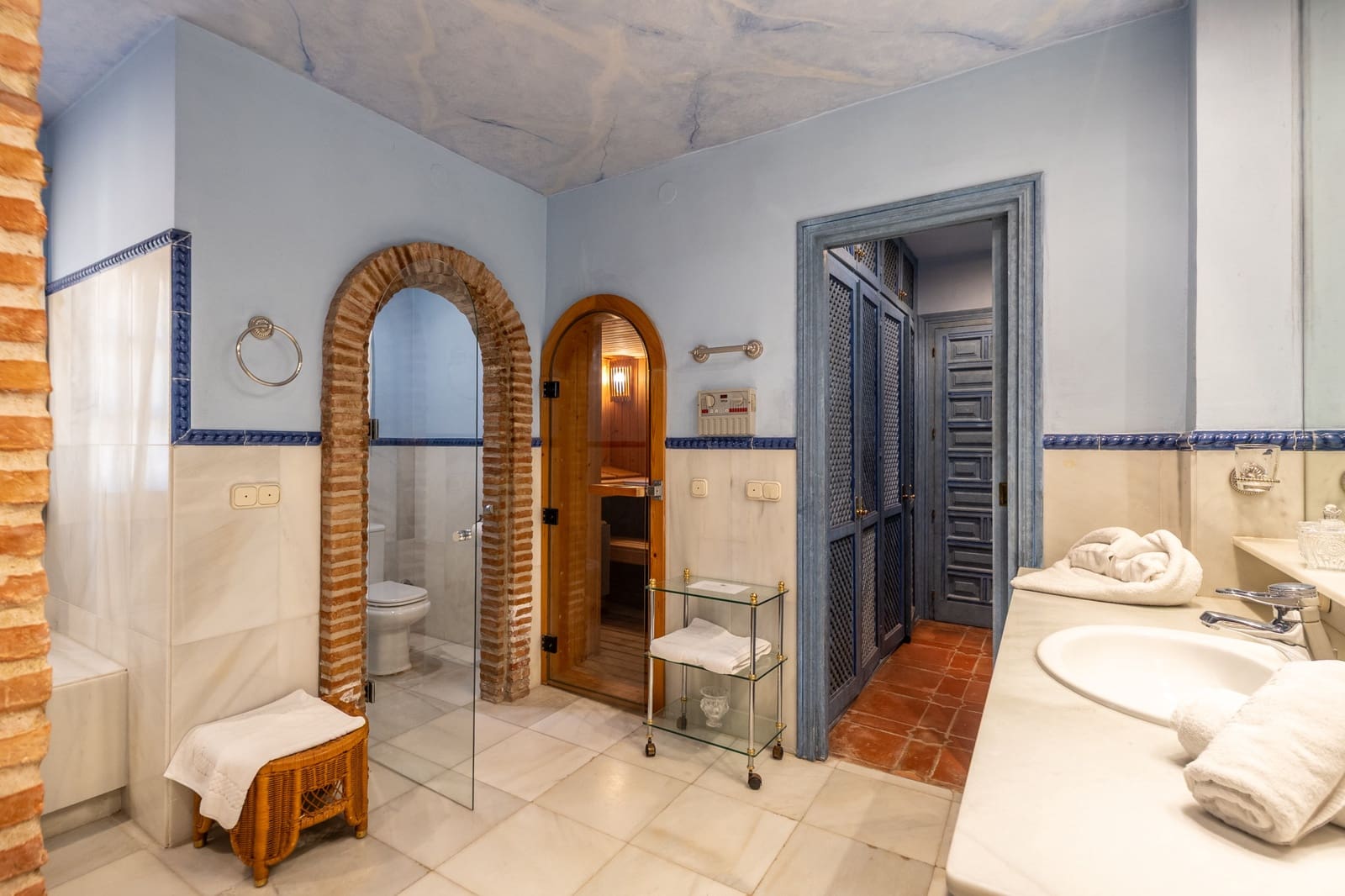 8 bedroom Villa for holiday rental in Marbella with pool garage - € 12,000 (Ref: 9961112)