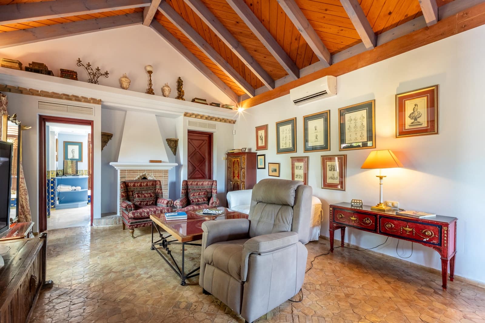 8 bedroom Villa for holiday rental in Marbella with pool garage - € 12,000 (Ref: 9961112)