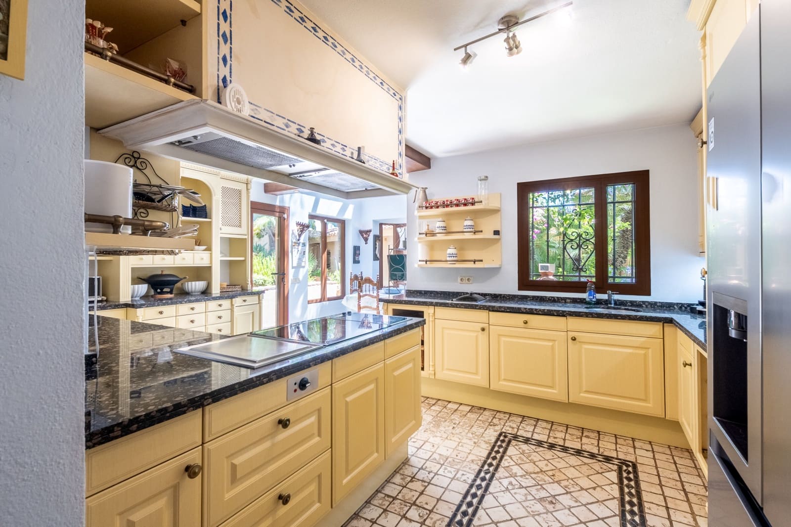 8 bedroom Villa for holiday rental in Marbella with pool garage - € 12,000 (Ref: 9961112)