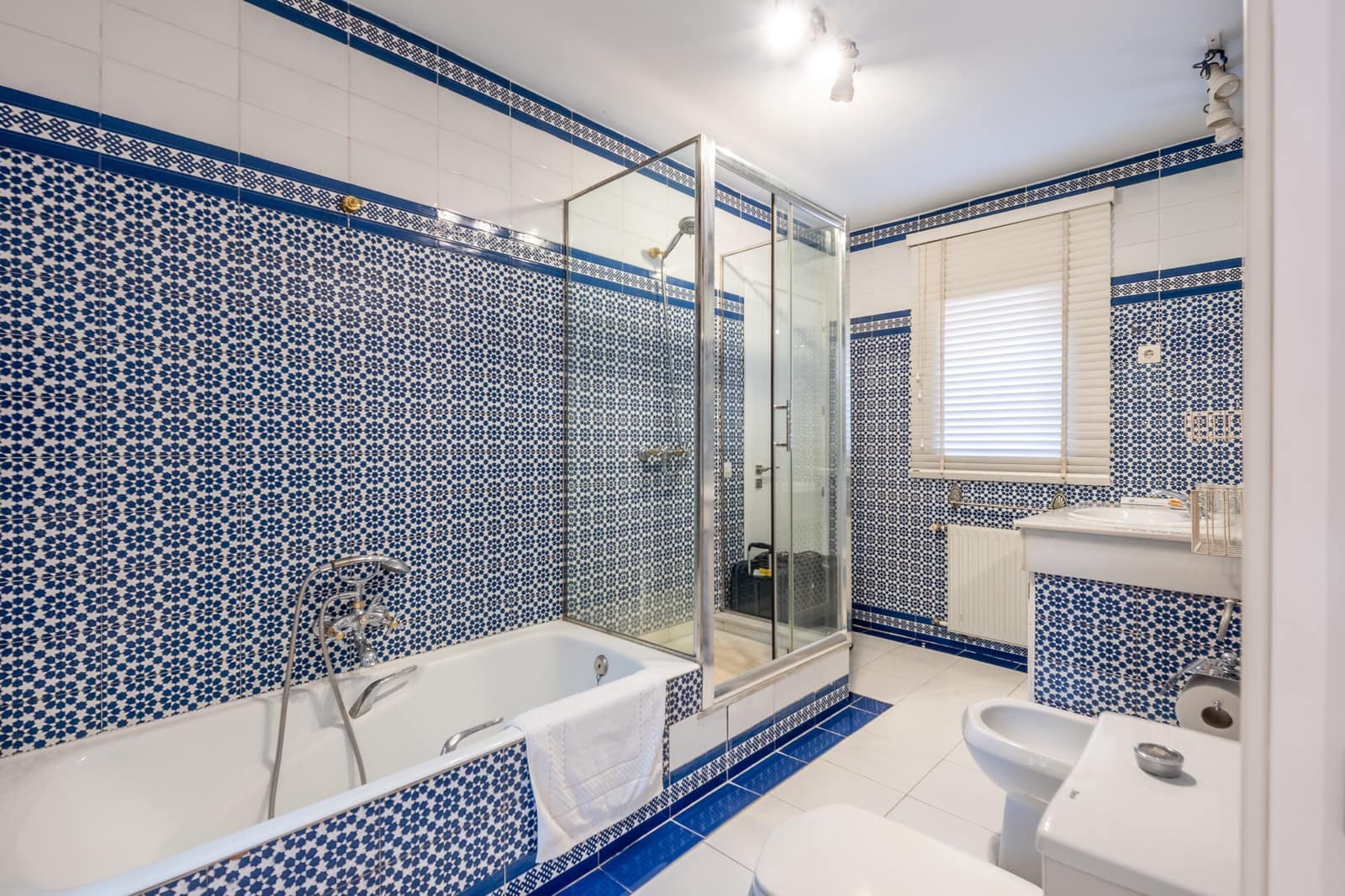 8 bedroom Villa for holiday rental in Marbella with pool garage - € 12,000 (Ref: 9961112)