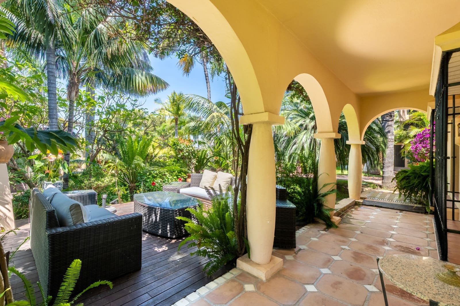 8 bedroom Villa for holiday rental in Marbella with pool garage - € 12,000 (Ref: 9961112)