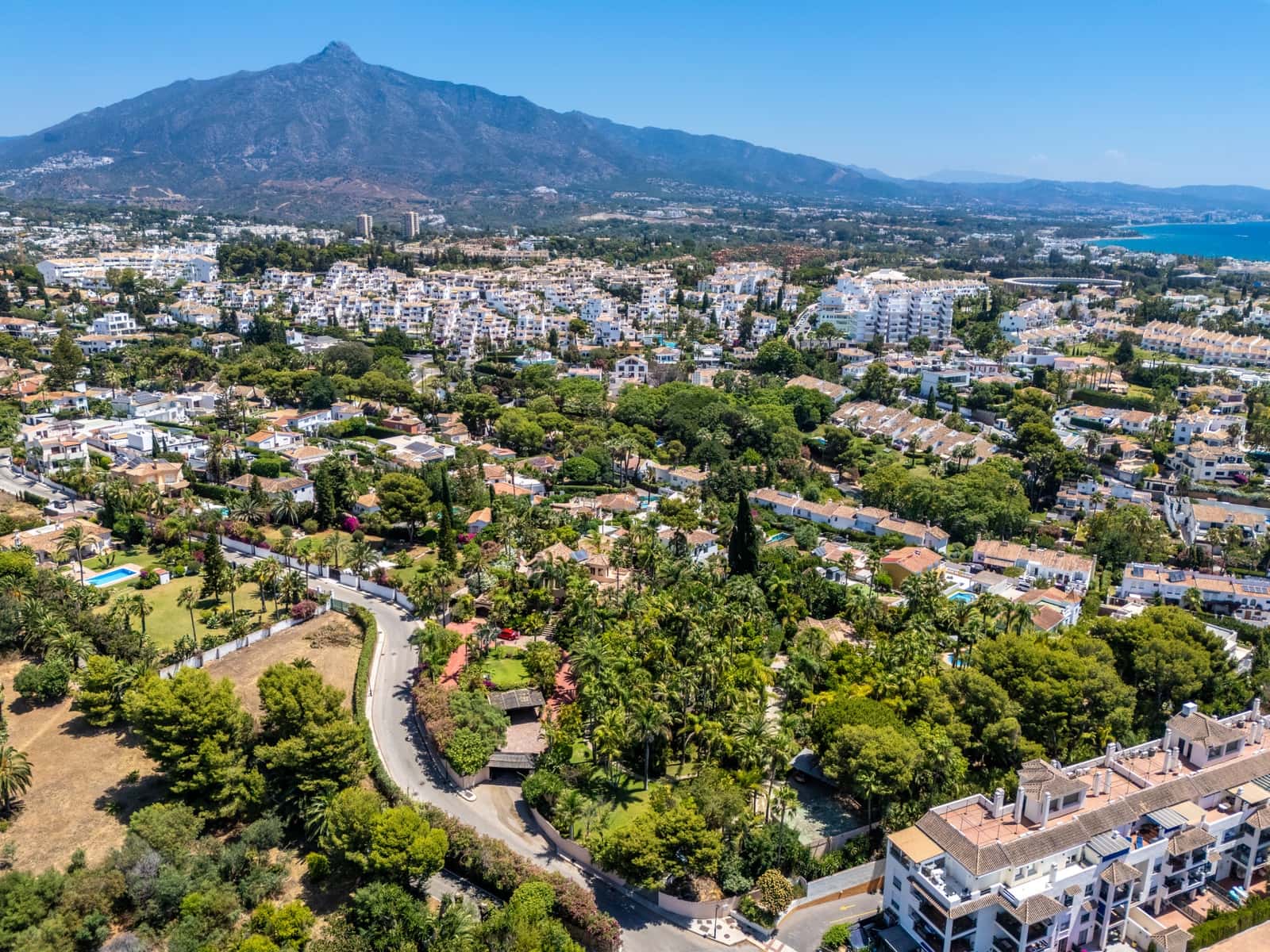 8 bedroom Villa for holiday rental in Marbella with pool garage - € 12,000 (Ref: 9961112)