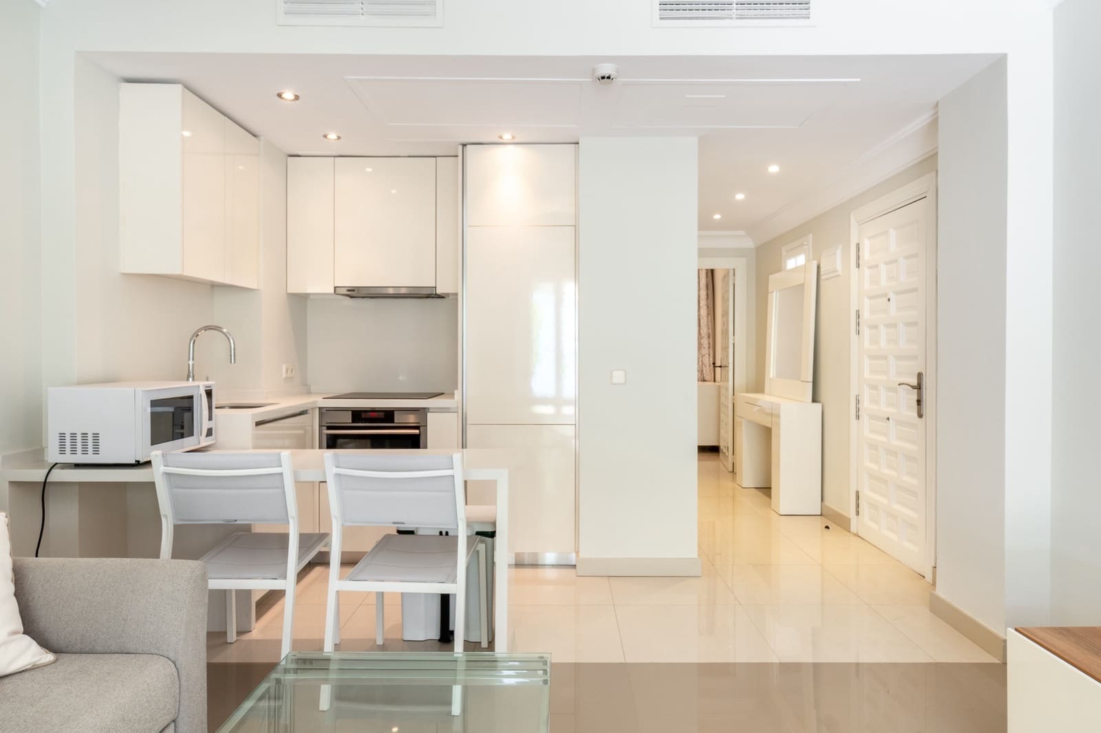 1 slaapkamer Appartement voor vakantieverhuur in Marbella met zwembad garage - € 4.000 (Ref: 9961113)