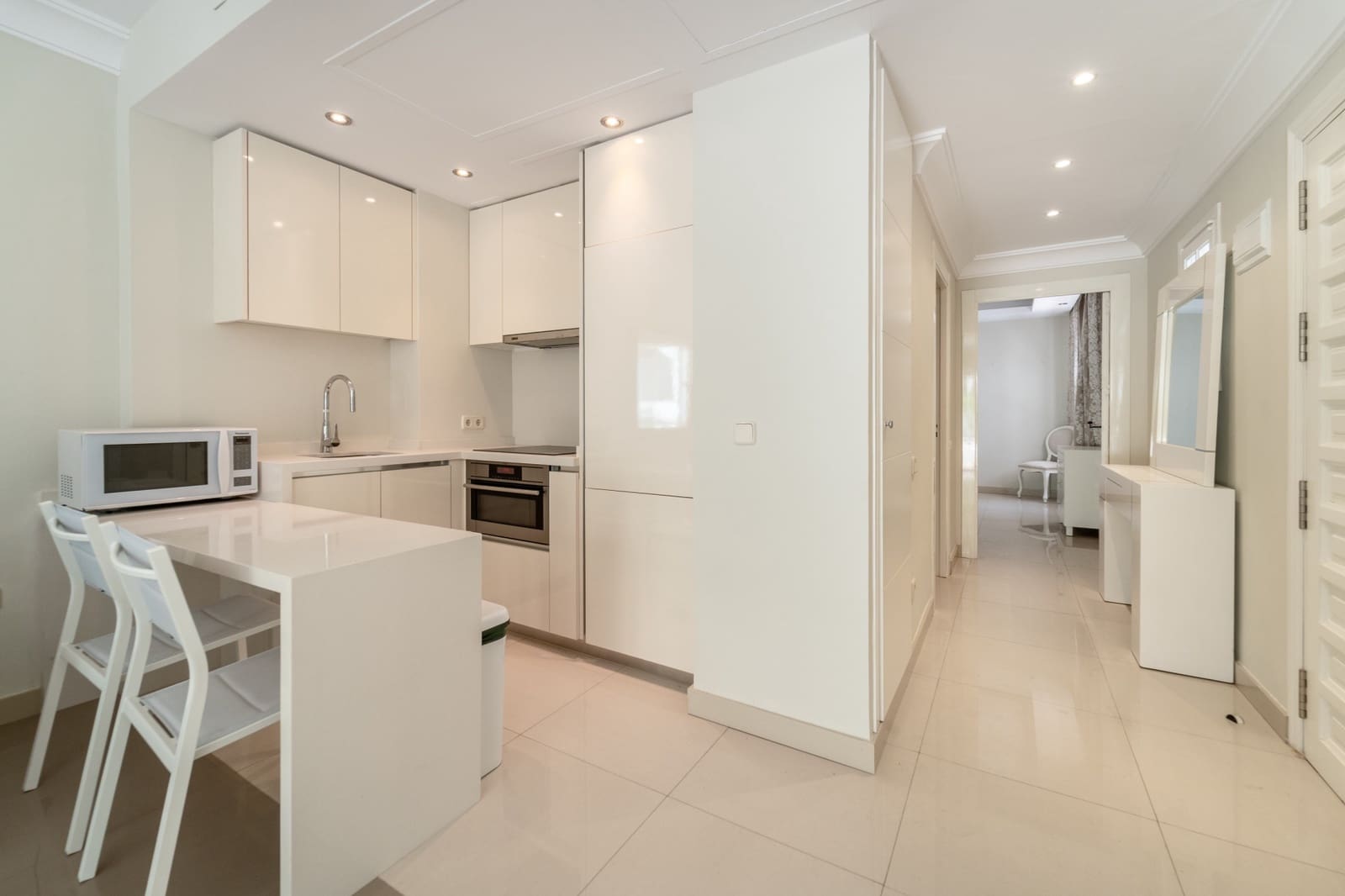 1 slaapkamer Appartement voor vakantieverhuur in Marbella met zwembad garage - € 4.000 (Ref: 9961113)