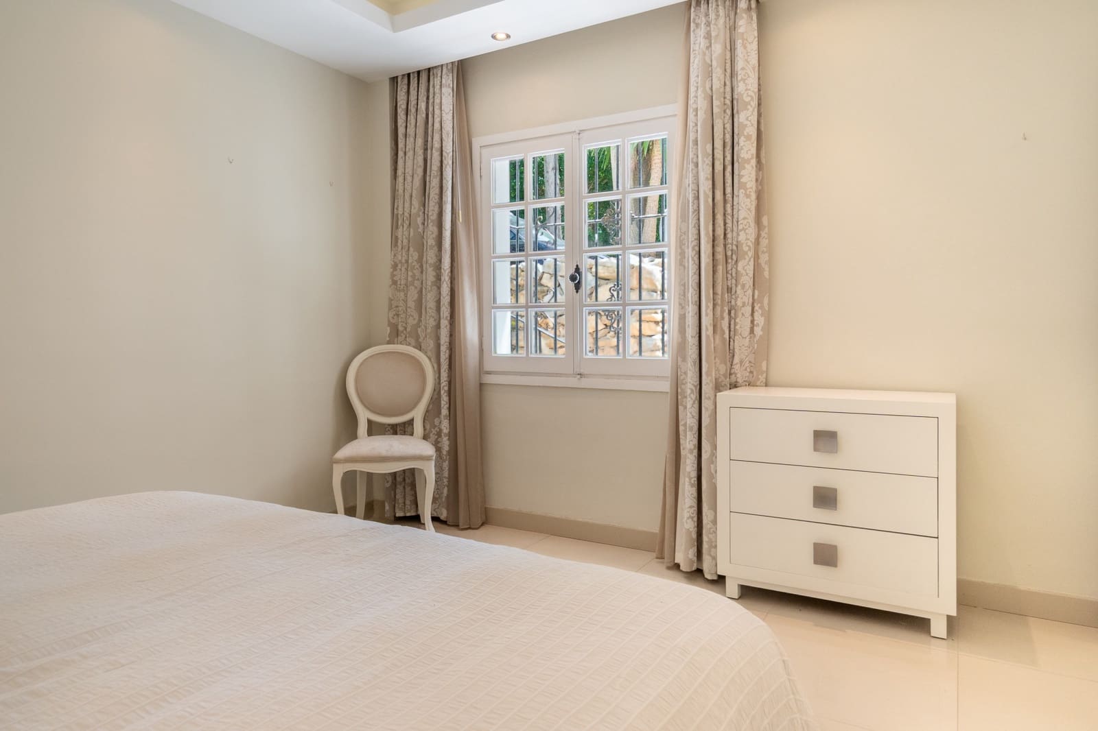 1 slaapkamer Appartement voor vakantieverhuur in Marbella met zwembad garage - € 4.000 (Ref: 9961113)