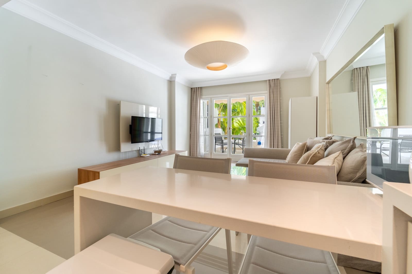 1 slaapkamer Appartement voor vakantieverhuur in Marbella met zwembad garage - € 4.000 (Ref: 9961113)