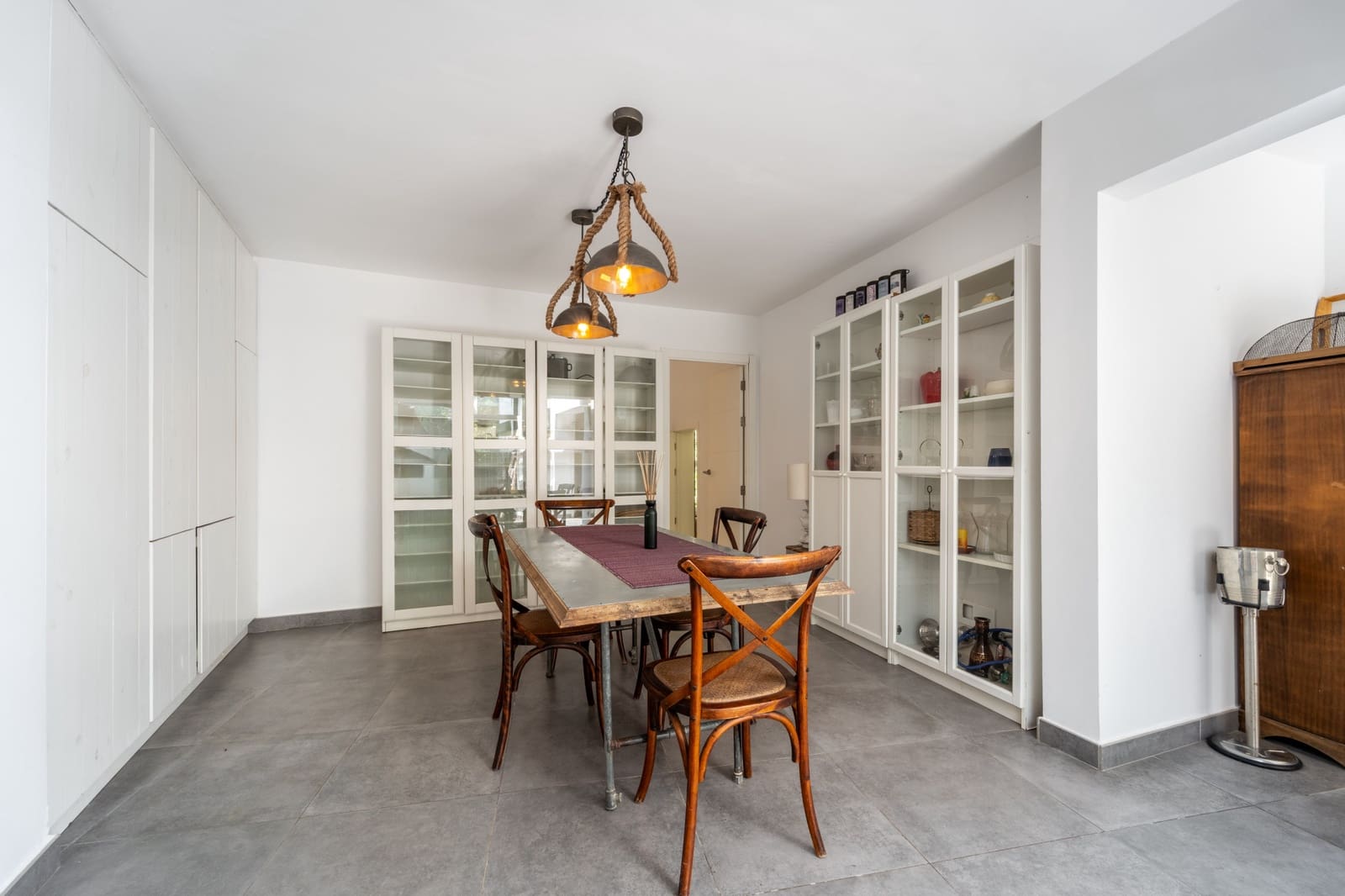 5 bedroom Villa for rent in Marbella with pool garage - € 15,000 (Ref: 9961114)