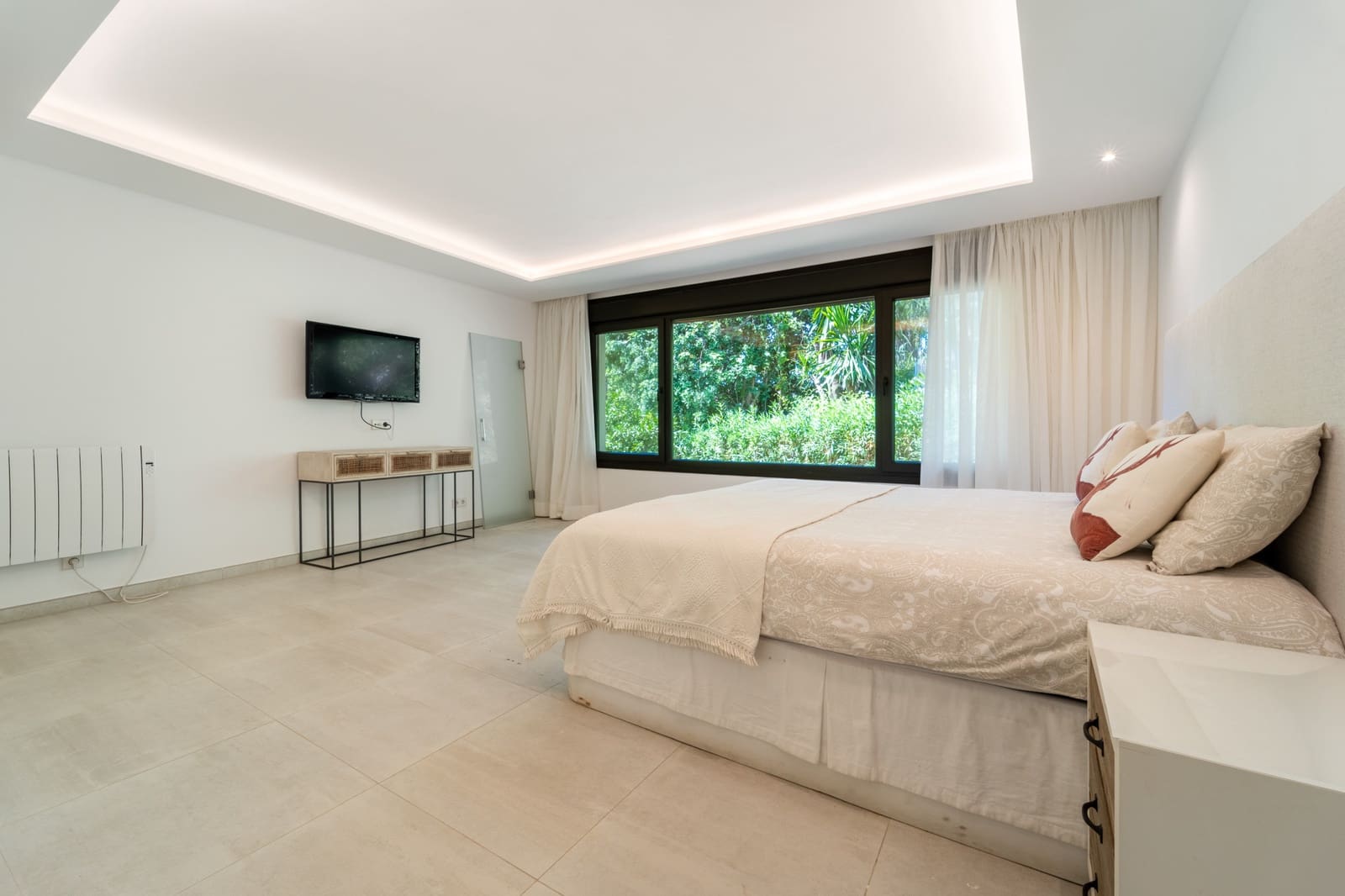 5 bedroom Villa for rent in Marbella with pool garage - € 15,000 (Ref: 9961114)