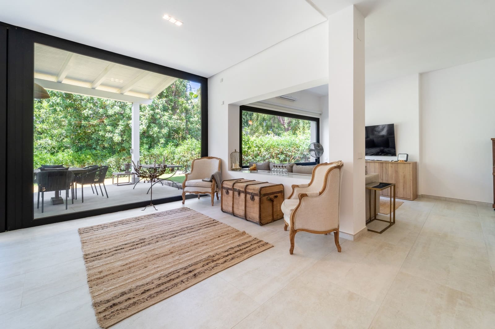 5 bedroom Villa for rent in Marbella with pool garage - € 15,000 (Ref: 9961114)
