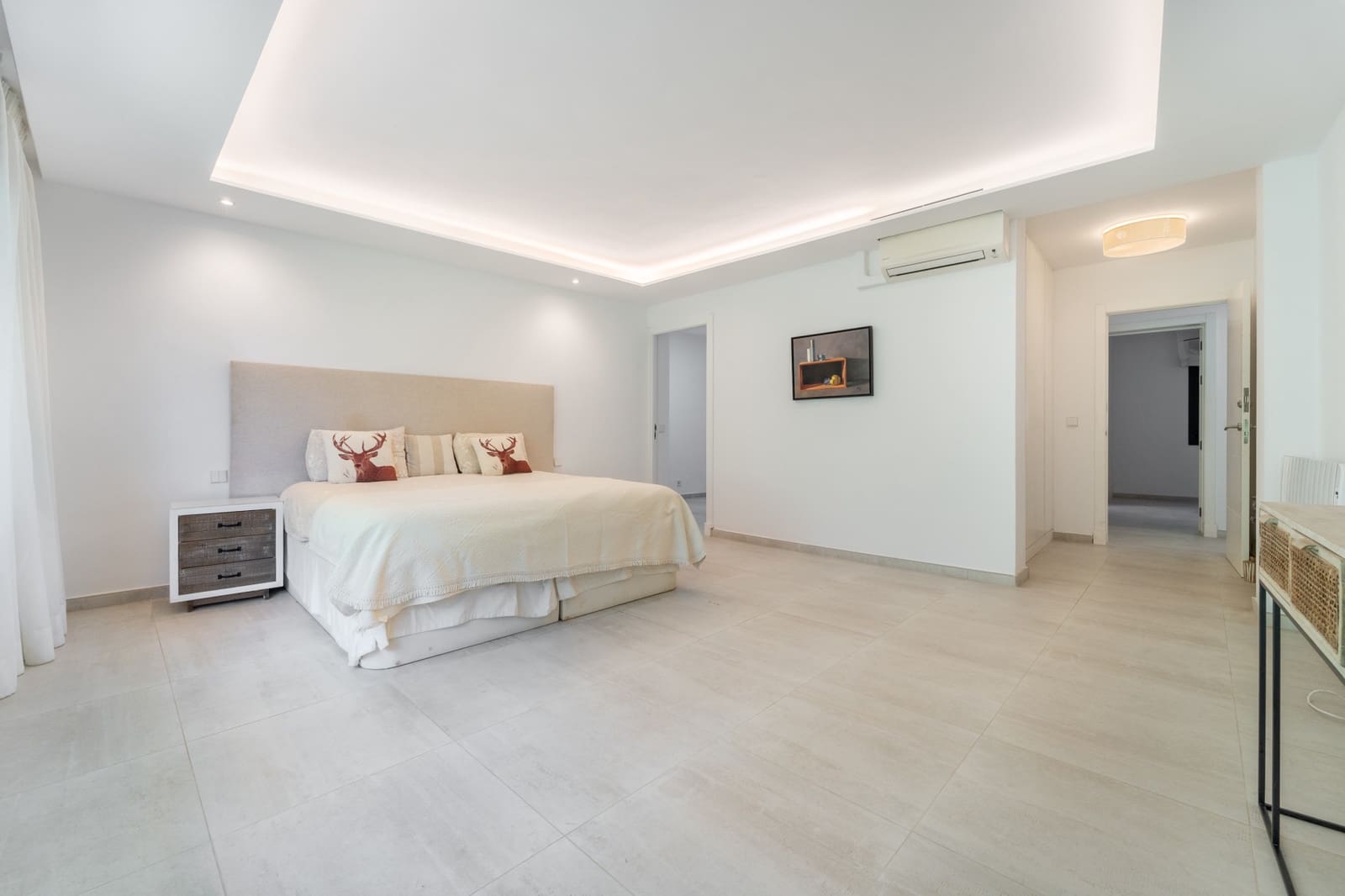 5 bedroom Villa for rent in Marbella with pool garage - € 15,000 (Ref: 9961114)