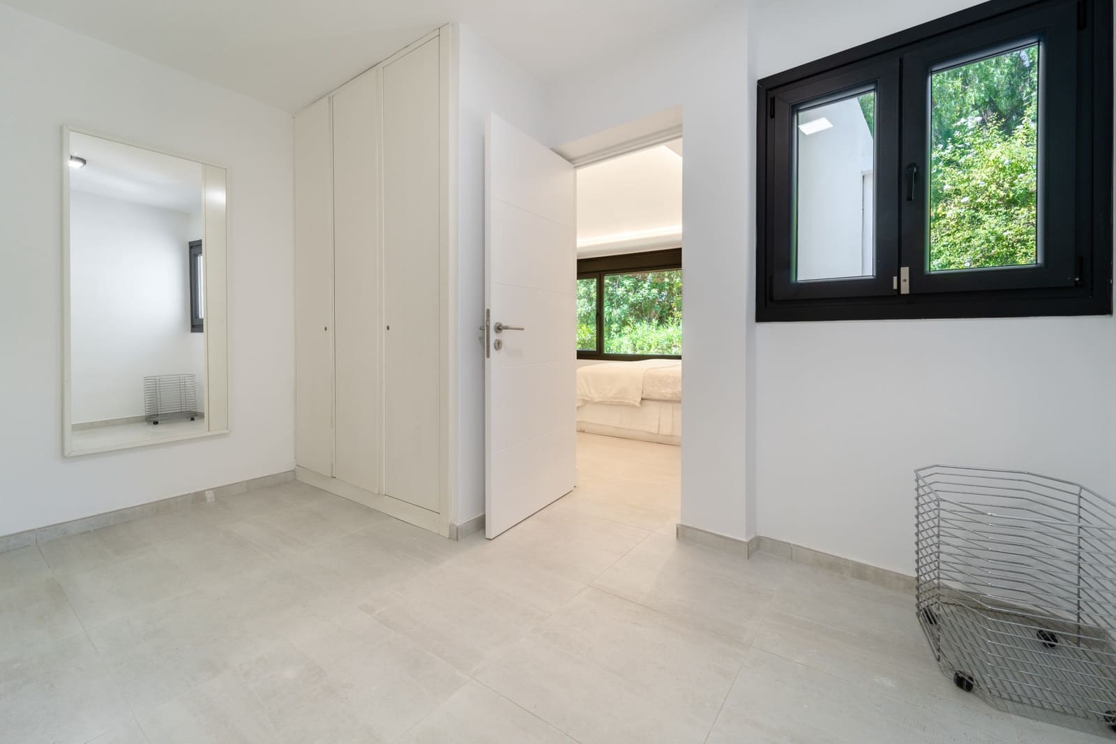 5 bedroom Villa for rent in Marbella with pool garage - € 15,000 (Ref: 9961114)