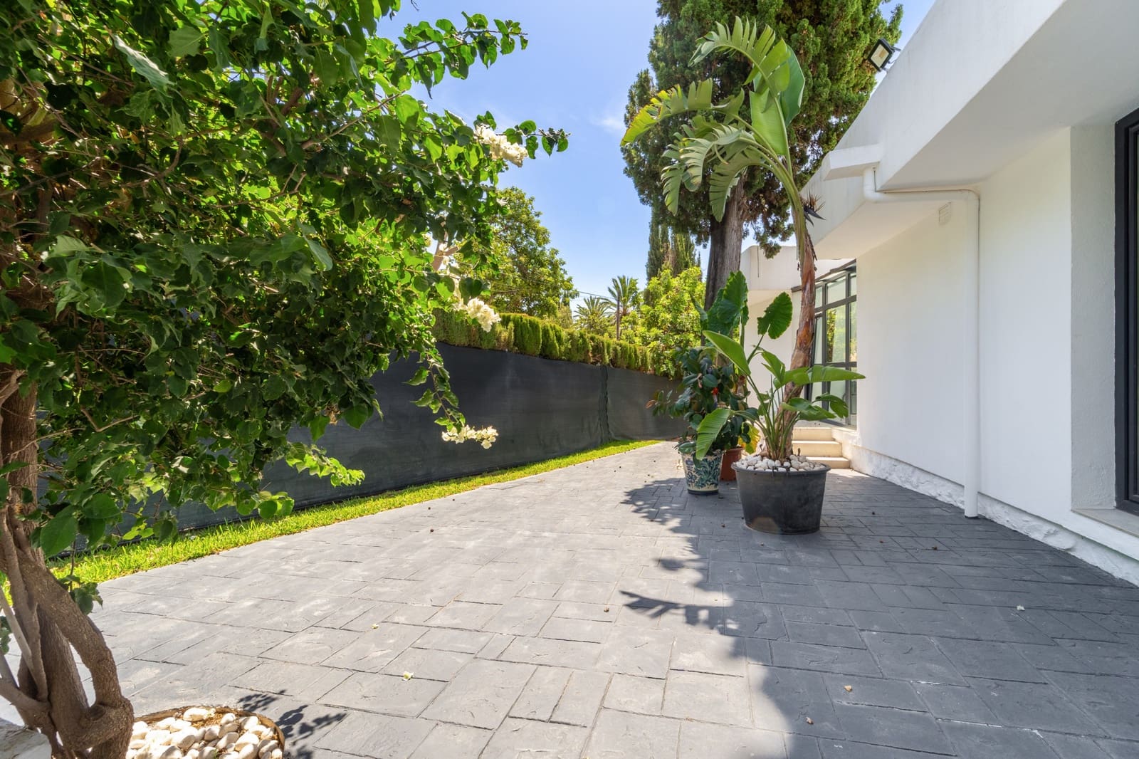 5 bedroom Villa for rent in Marbella with pool garage - € 15,000 (Ref: 9961114)