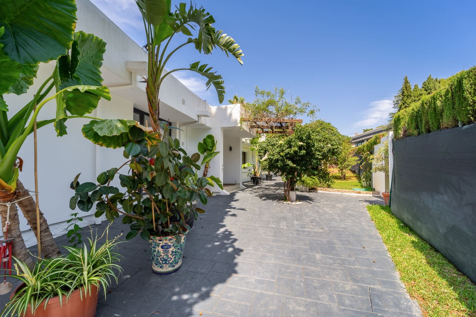 5 bedroom Villa for rent in Marbella with pool garage - € 15,000 (Ref: 9961114)