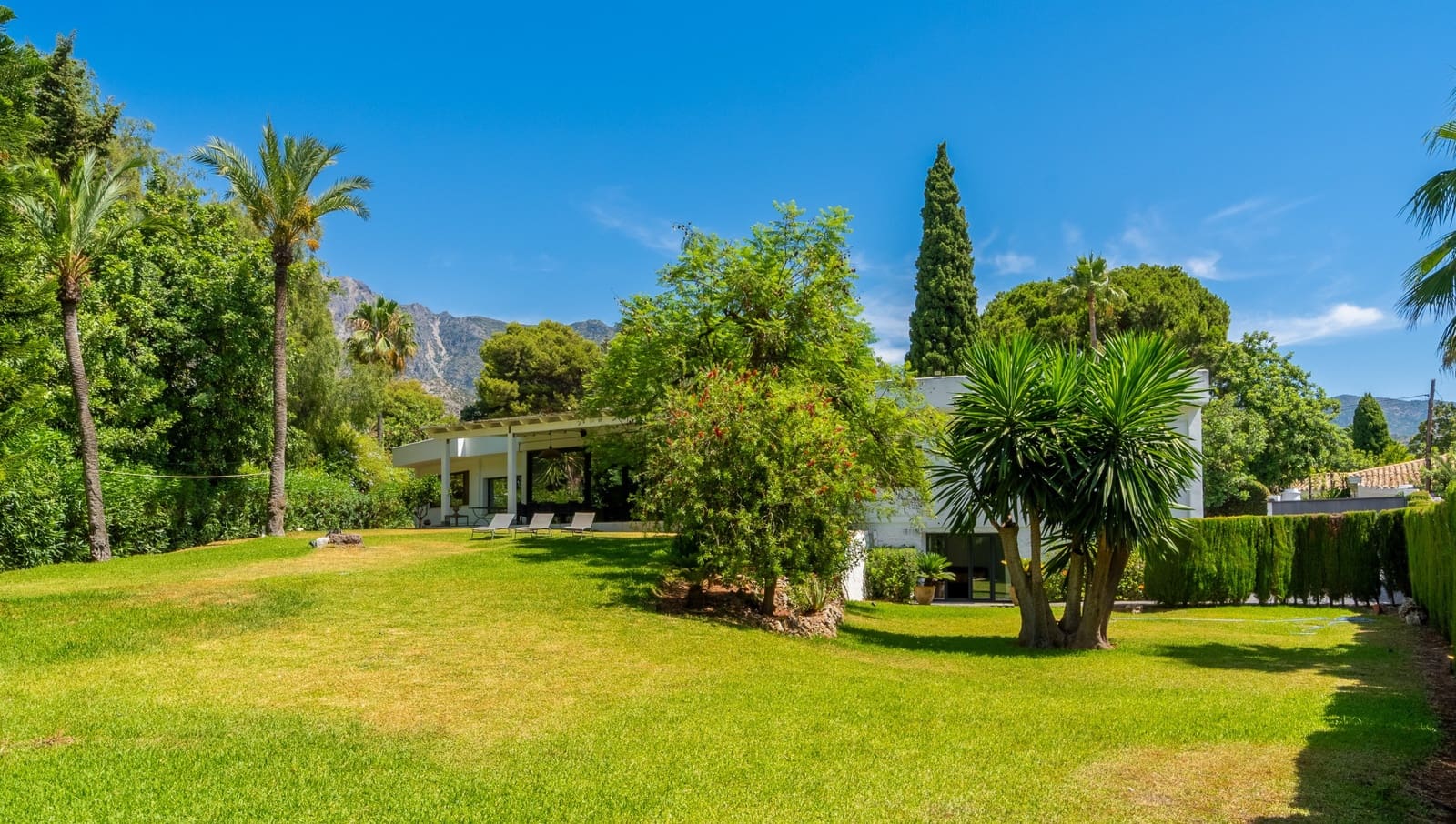 5 bedroom Villa for rent in Marbella with pool garage - € 15,000 (Ref: 9961114)