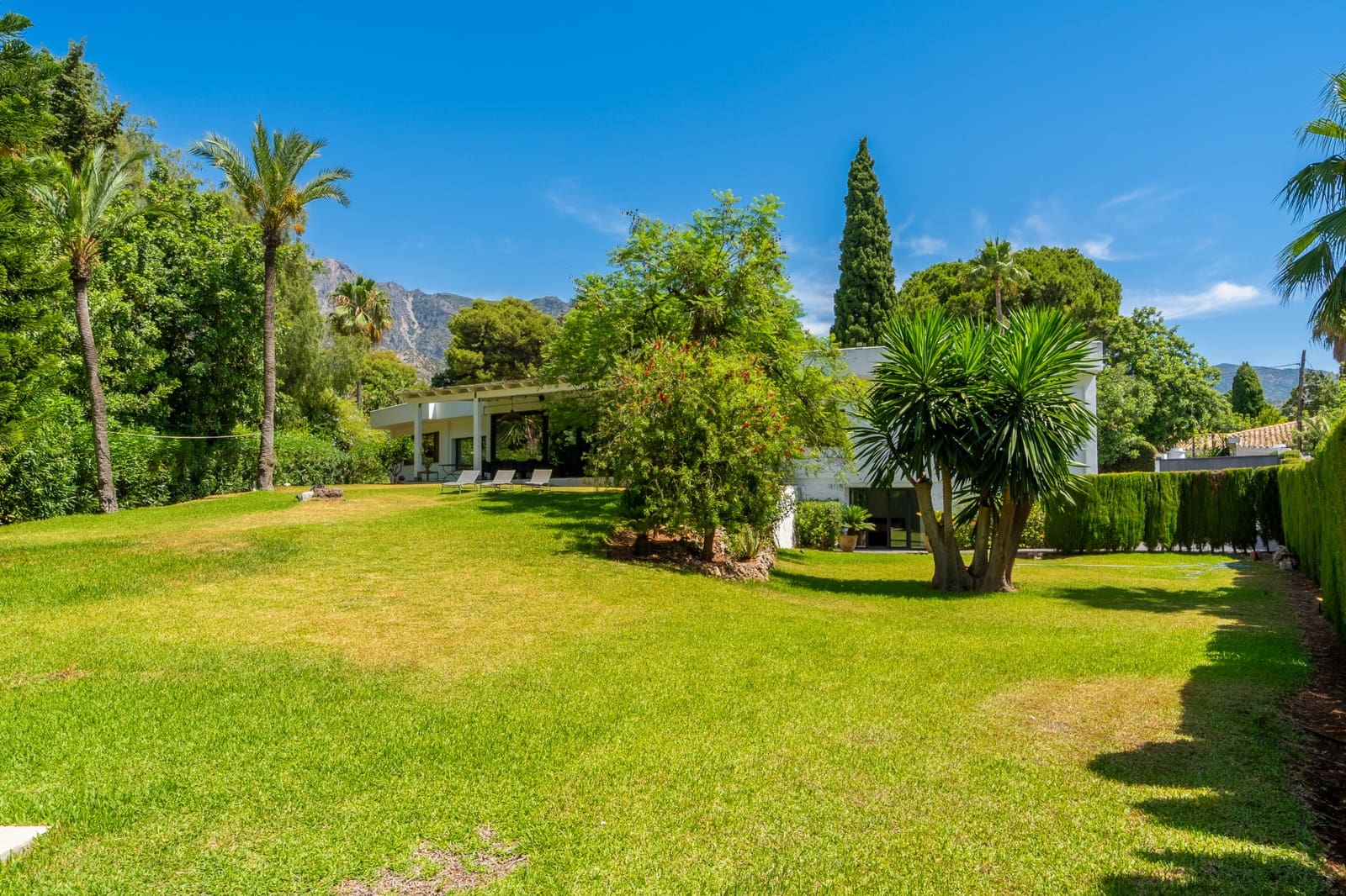 5 bedroom Villa for rent in Marbella with pool garage - € 15,000 (Ref: 9961114)