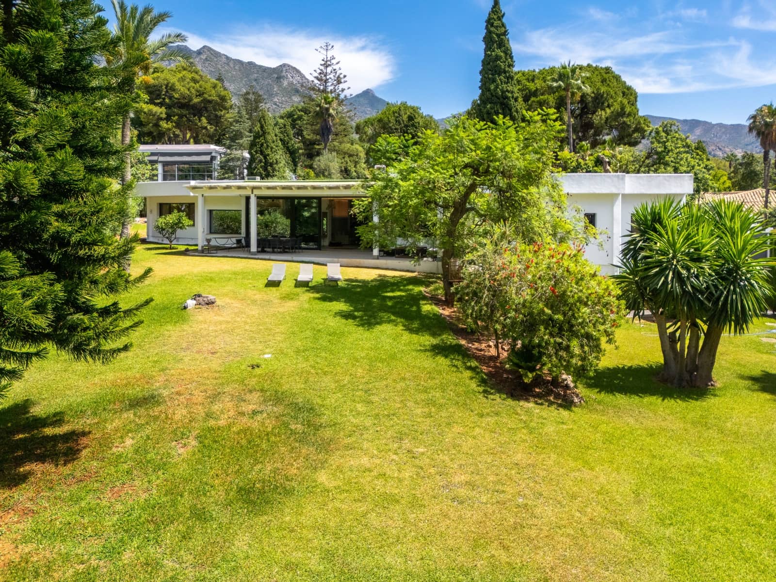 5 bedroom Villa for rent in Marbella with pool garage - € 15,000 (Ref: 9961114)