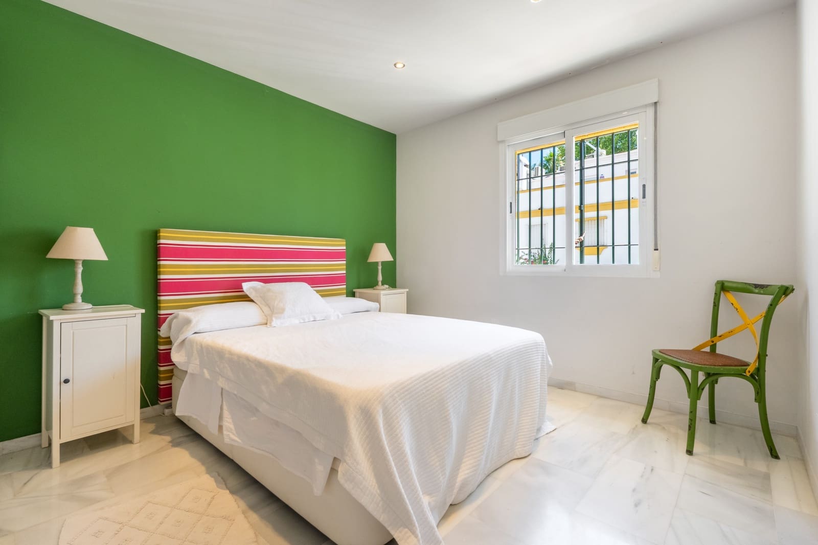 5 bedroom Townhouse for holiday rental in Marbella with pool garage - € 7,500 (Ref: 9965673)