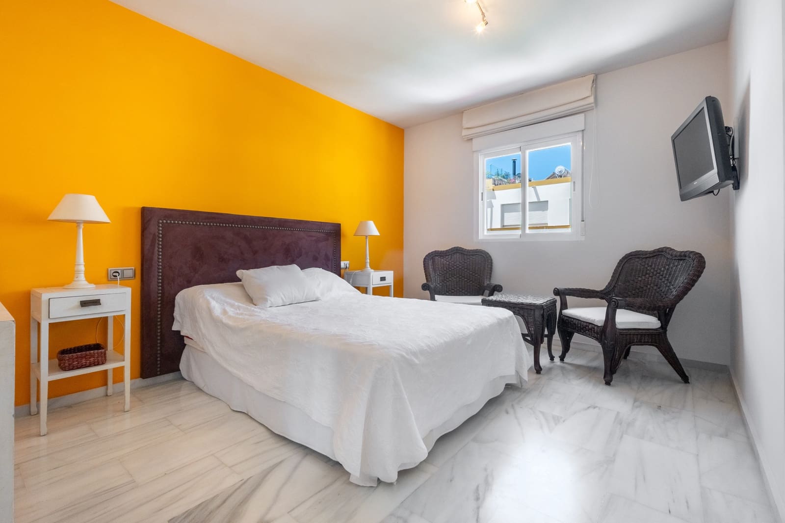 5 bedroom Townhouse for holiday rental in Marbella with pool garage - € 7,500 (Ref: 9965673)