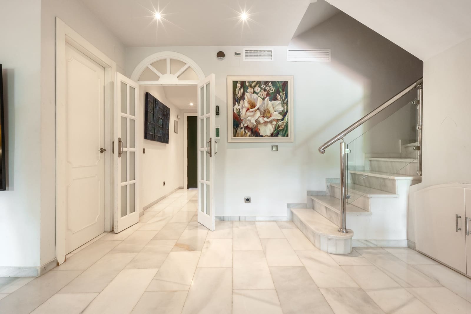 5 bedroom Townhouse for holiday rental in Marbella with pool garage - € 7,500 (Ref: 9965673)