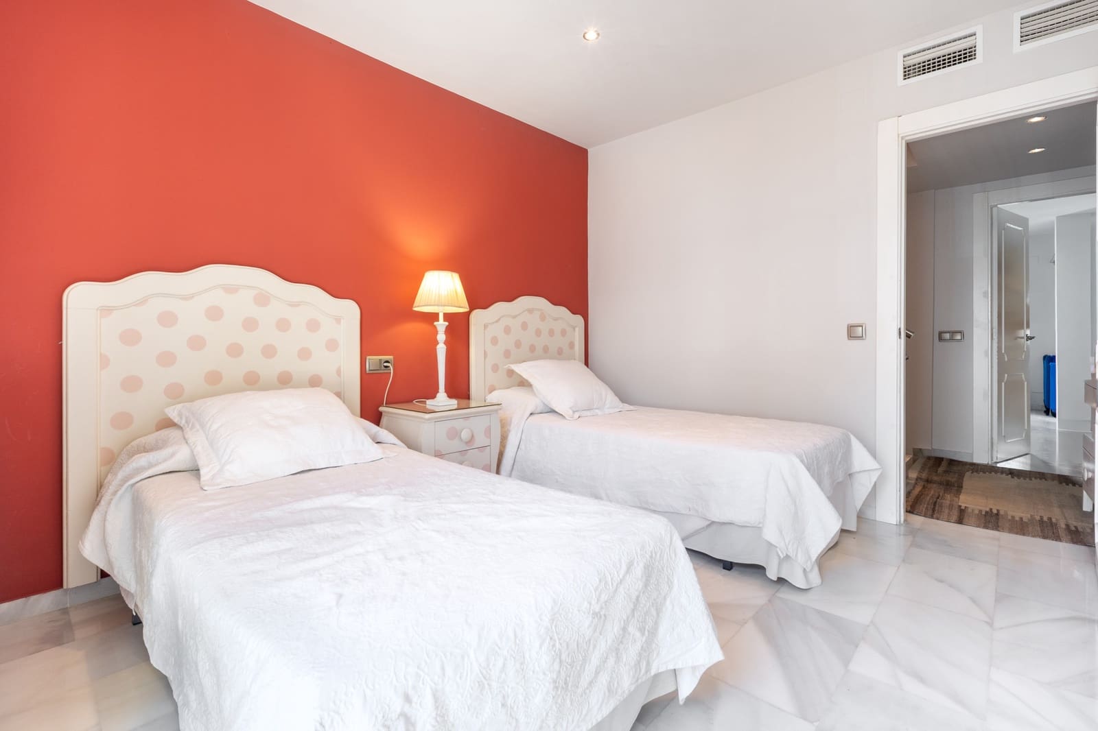 5 bedroom Townhouse for holiday rental in Marbella with pool garage - € 7,500 (Ref: 9965673)