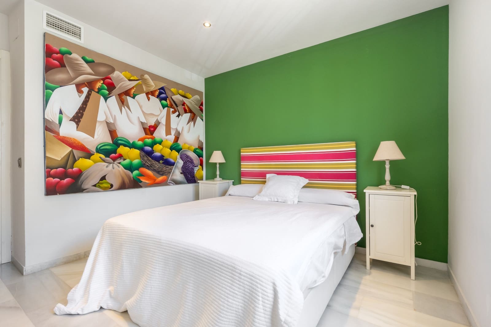 5 bedroom Townhouse for holiday rental in Marbella with pool garage - € 7,500 (Ref: 9965673)