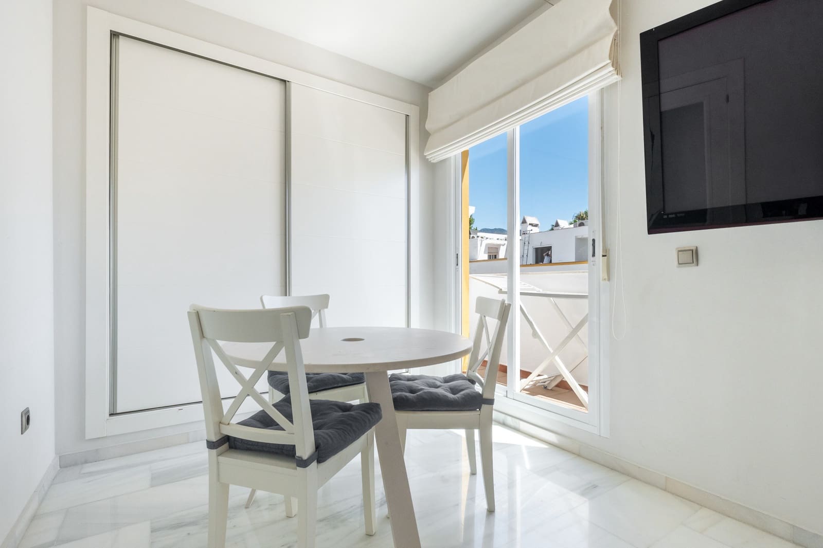 5 bedroom Townhouse for holiday rental in Marbella with pool garage - € 7,500 (Ref: 9965673)